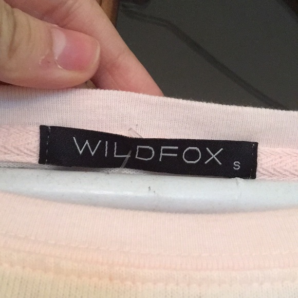 Super cute Pineapple print WILDFOX sweatshirt 🍍🍍 - Picture 3 of 3